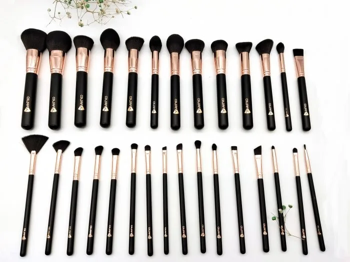 Makeup brush set various shapes — view 1