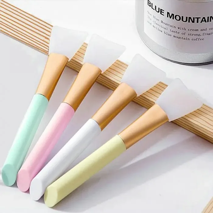 Mask brush foundation — view 1