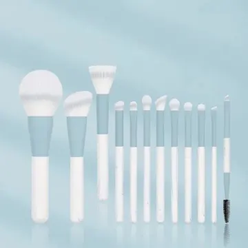 Advanced makeup brush