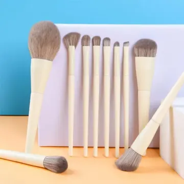 Cream-coloured light makeup brush set
