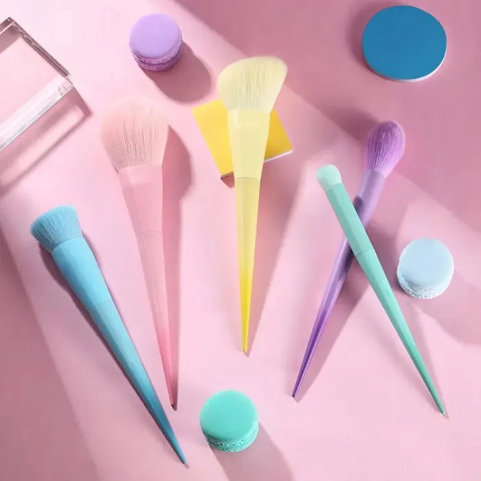 Tapered makeup brush set — view 1