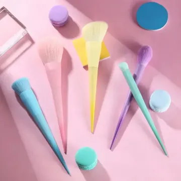 Tapered makeup brush set