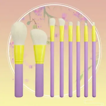 Fancy makeup brush set