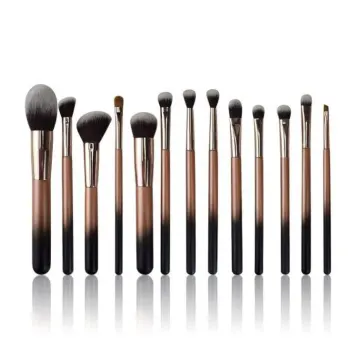 Graduated makeup brush set