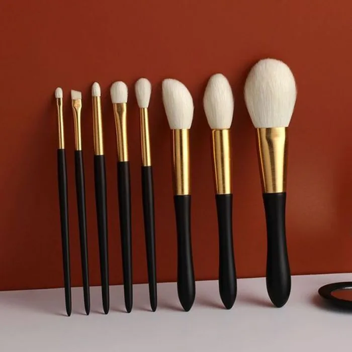 Slim waist makeup brush set — view 1