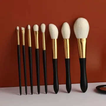 Slim waist makeup brush set