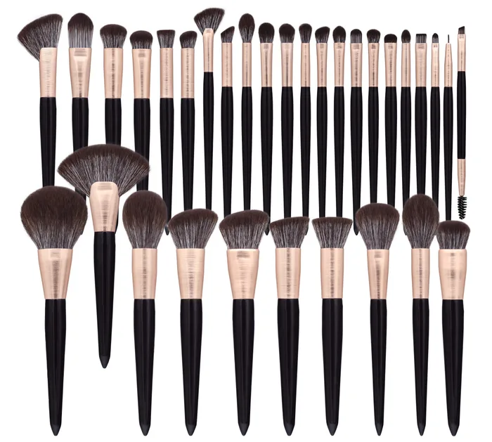 32 brushed makeup brushes — view 1